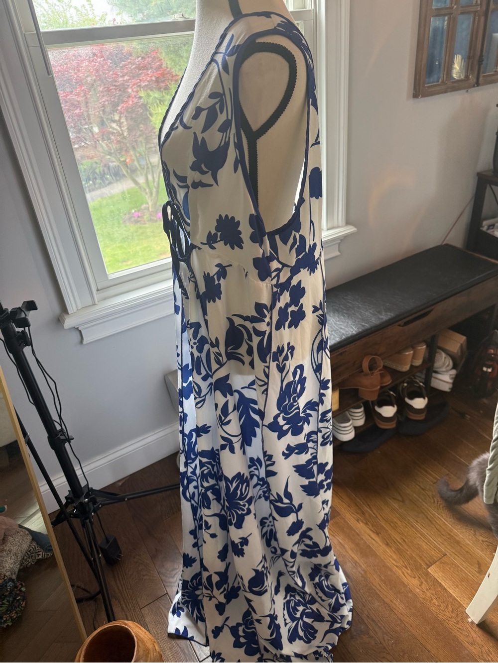 SHEIN White Maxi Dress with Blue Floral Print Size 2XL - Picture 4 of 6